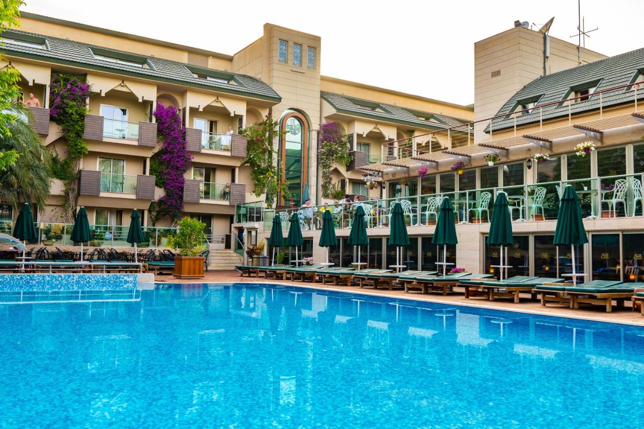 Ambassador Plaza 4*