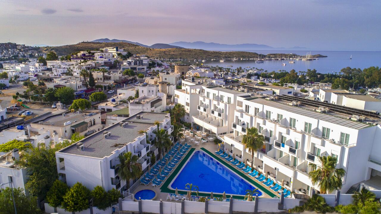 Shark Club Hotel 4*