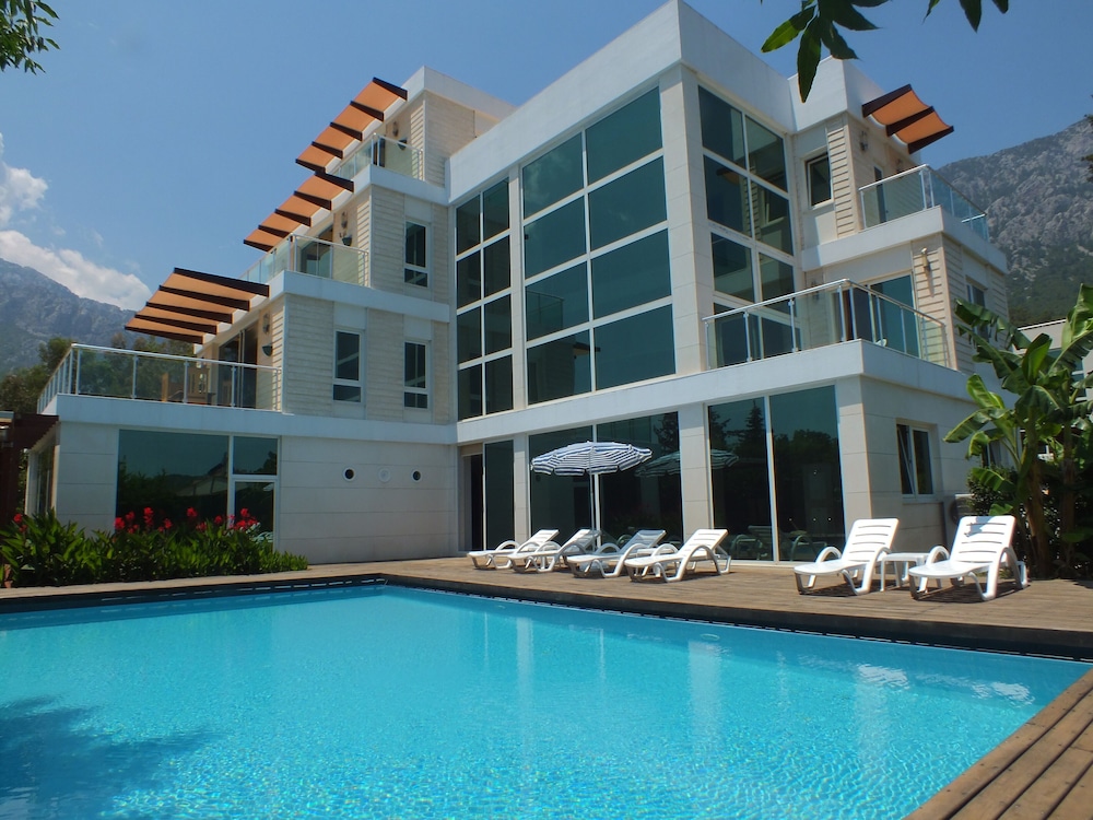 Aqualin Villas 3*