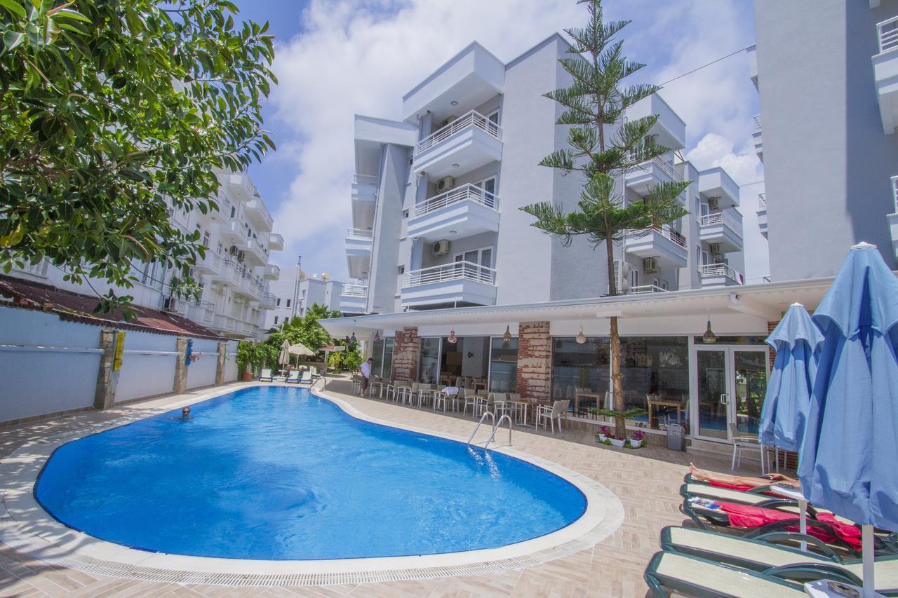 Blue Wave Suite Hotel 4*