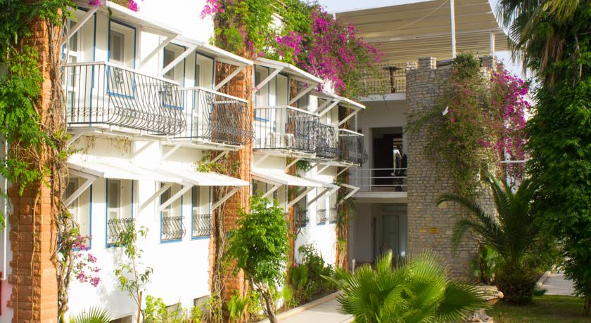 Club Hotel Arinna 4*