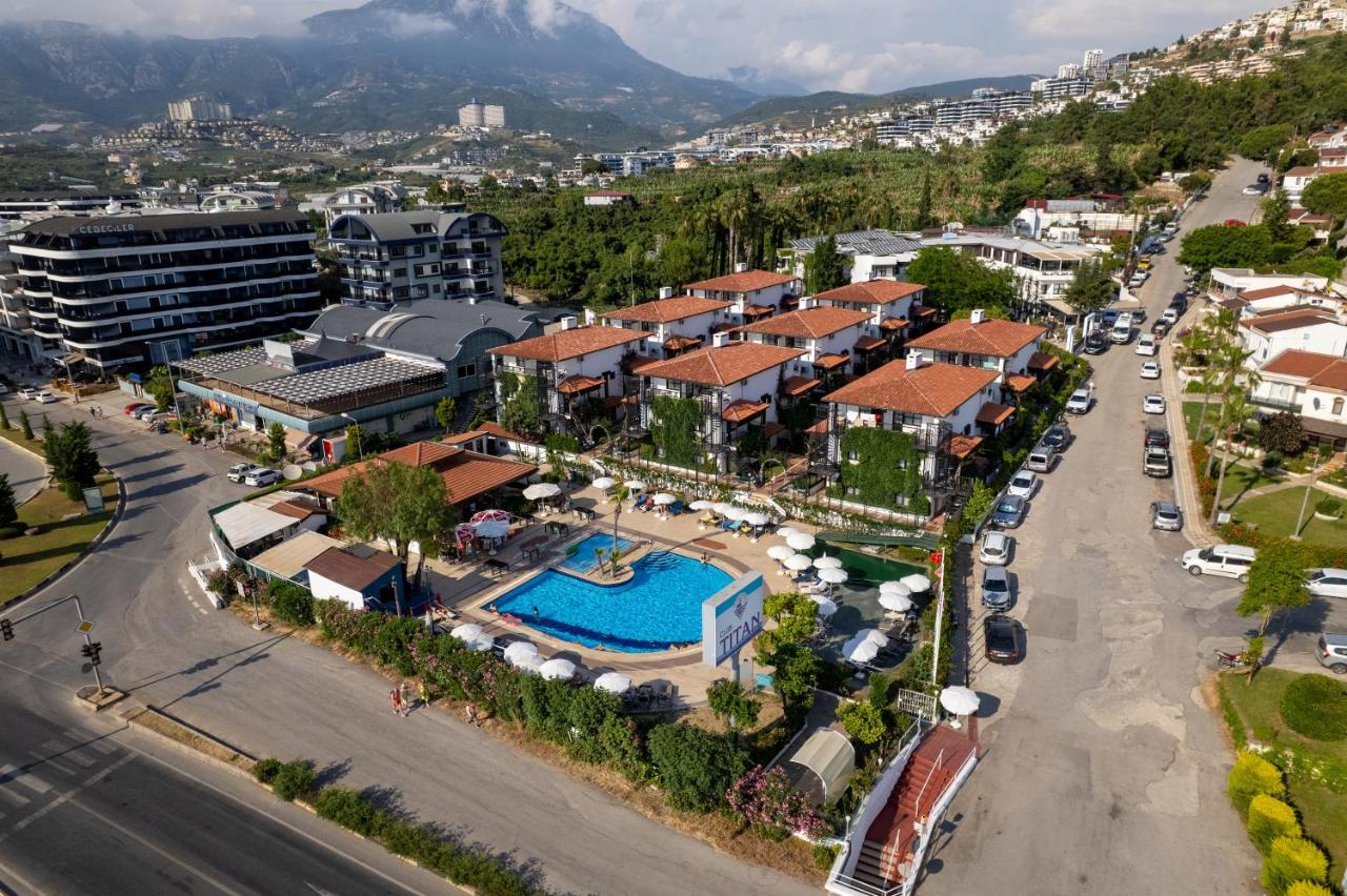 Club Hotel Titan 4*