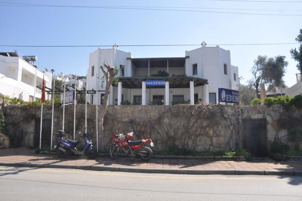 Eden Hotel  2*