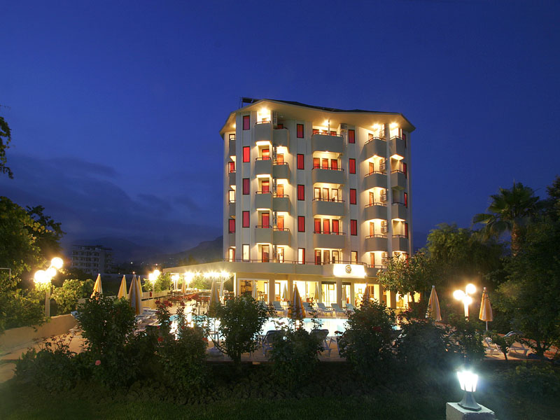 Mikado Beach Hotel 3*