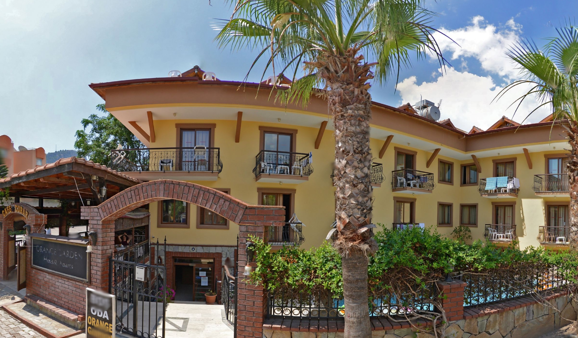 Orange Garden Apt  4*