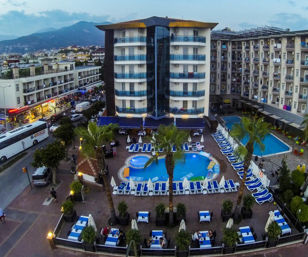 Parador Beach Hotel 3*