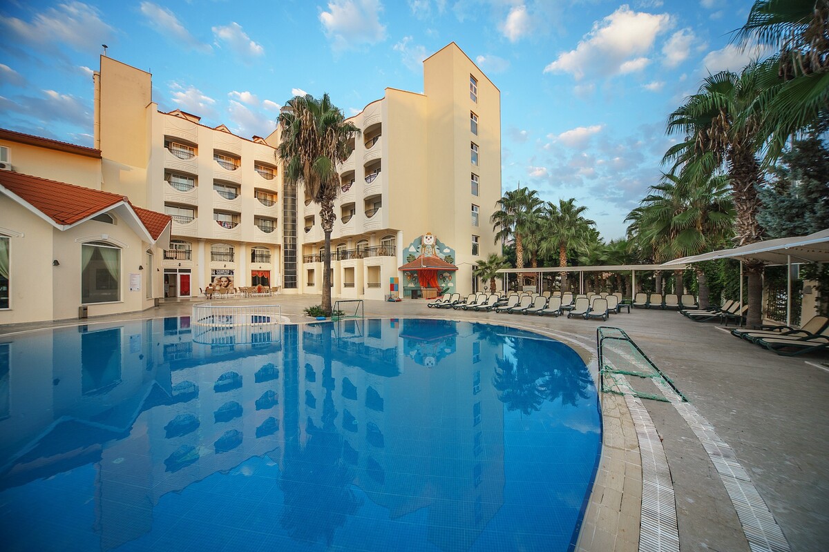 Larissa Inn 4*