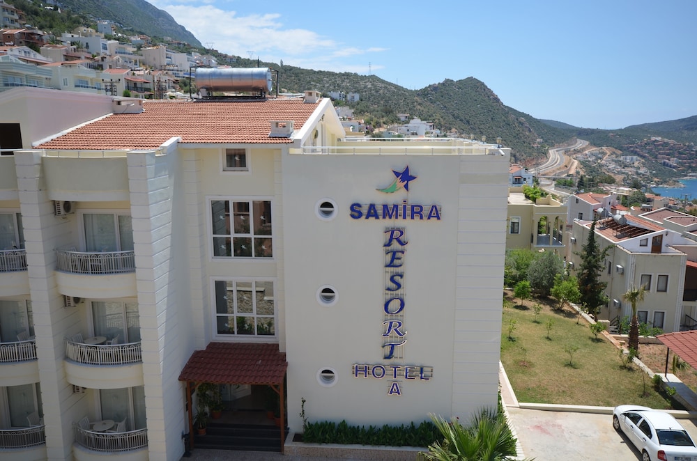 Samira Apt 3*