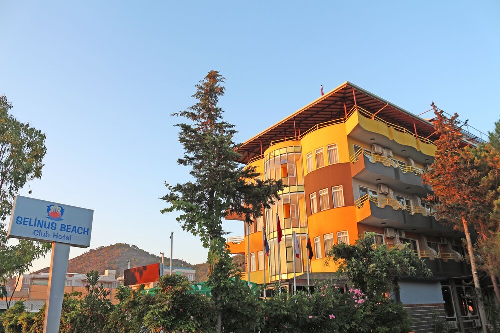 Selinus Beach Club 3*