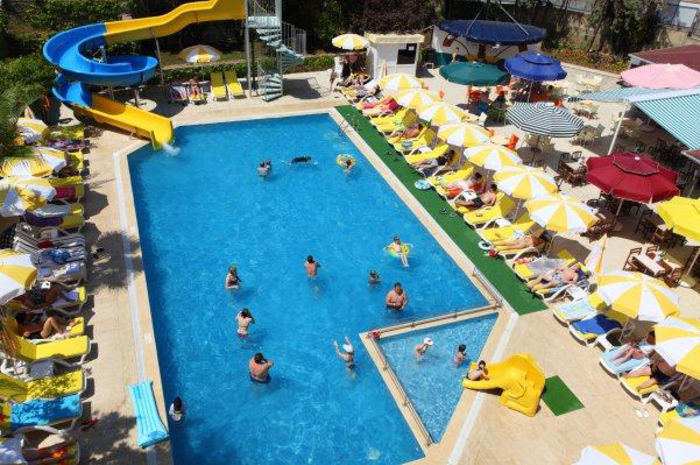 Merlin Beach Park 4*