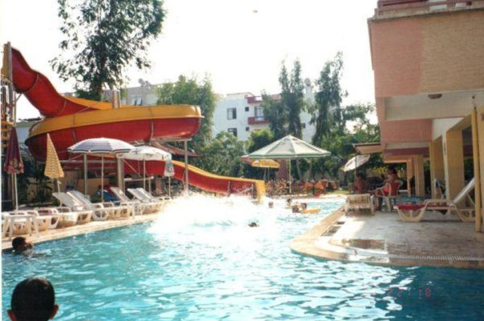 Holiday World Hotel 2*