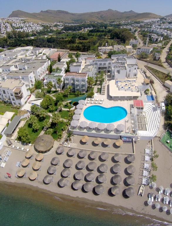 Charm Beach Hotel 4*