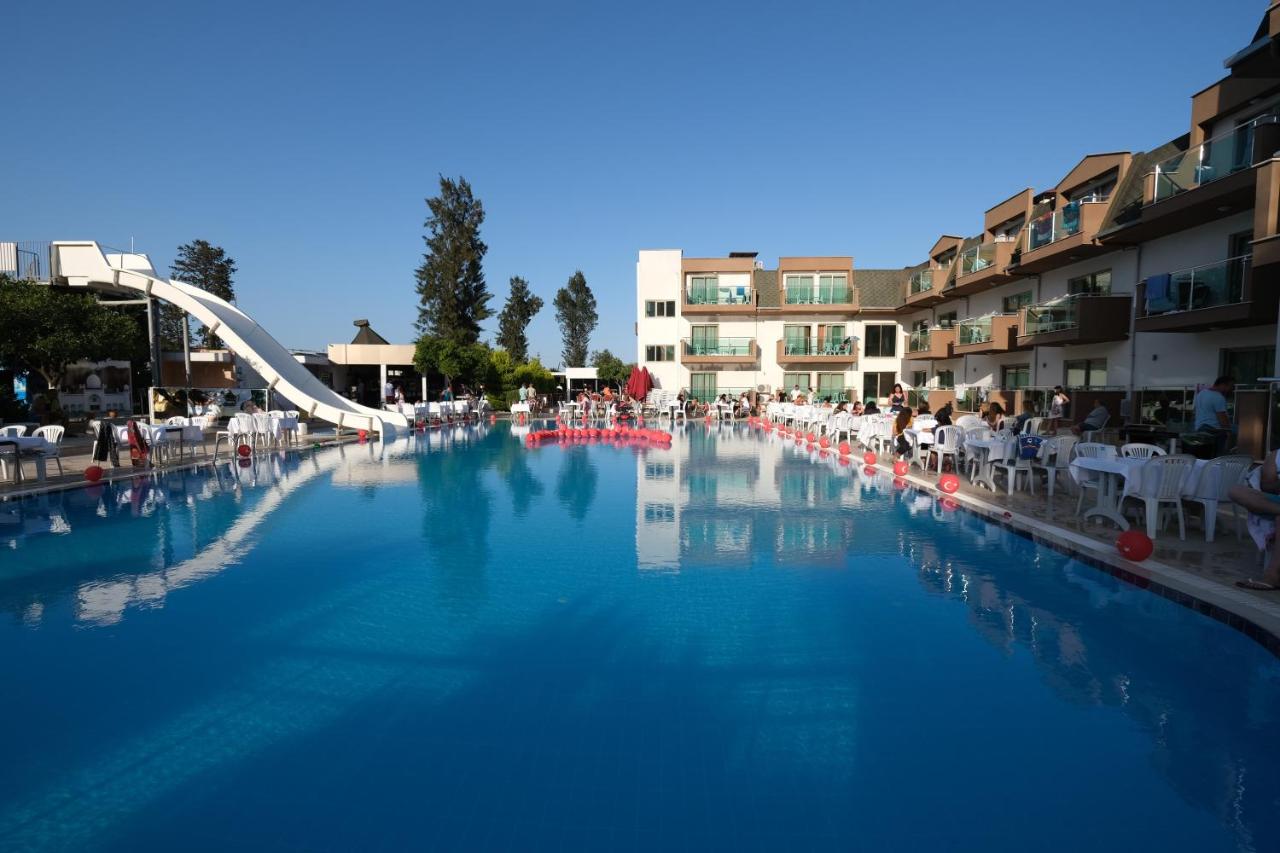 Omorfi Garden Resort Hotel 4*