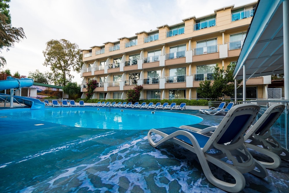 Aperion Beach Hotel 3*
