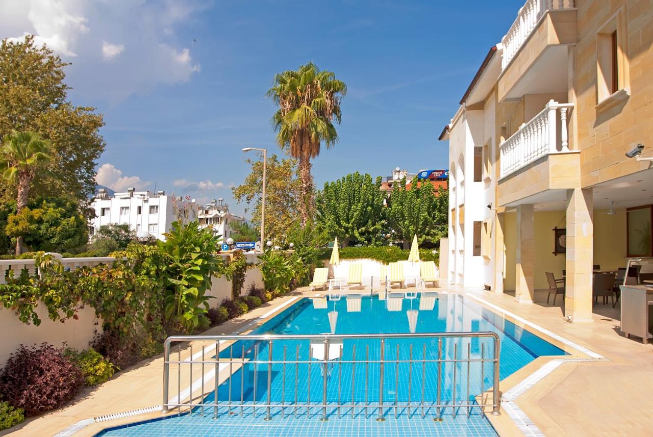 Dinara Hotel 3*
