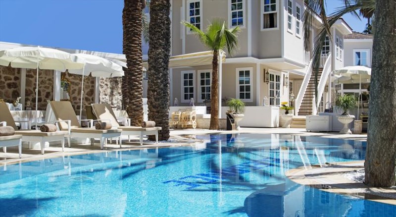 Elegance East Hotel