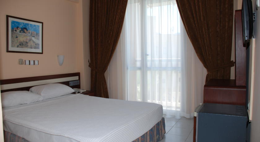 Yade Hotel
