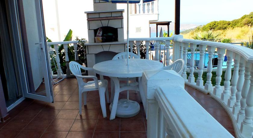 Holiday Gardens Villa