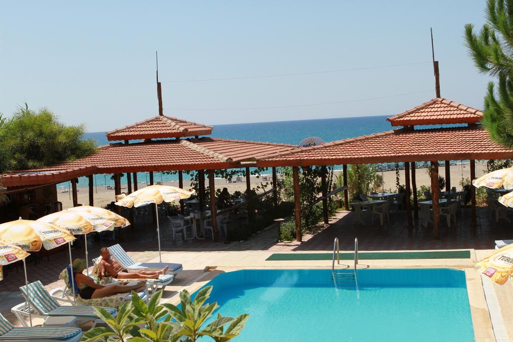 As Queen Beach Hotel 3*