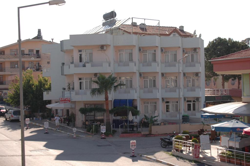 Lotus Hotel 2*