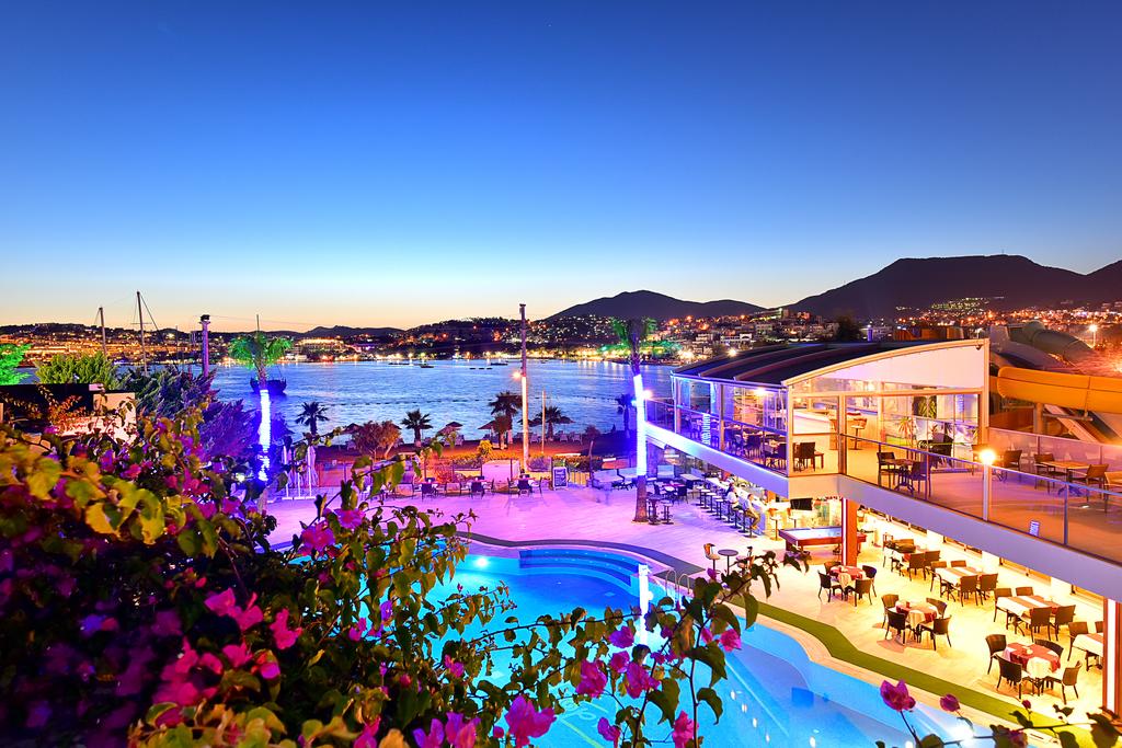 Tropicana Beach 3*