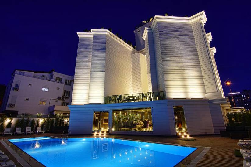 Hotel S White