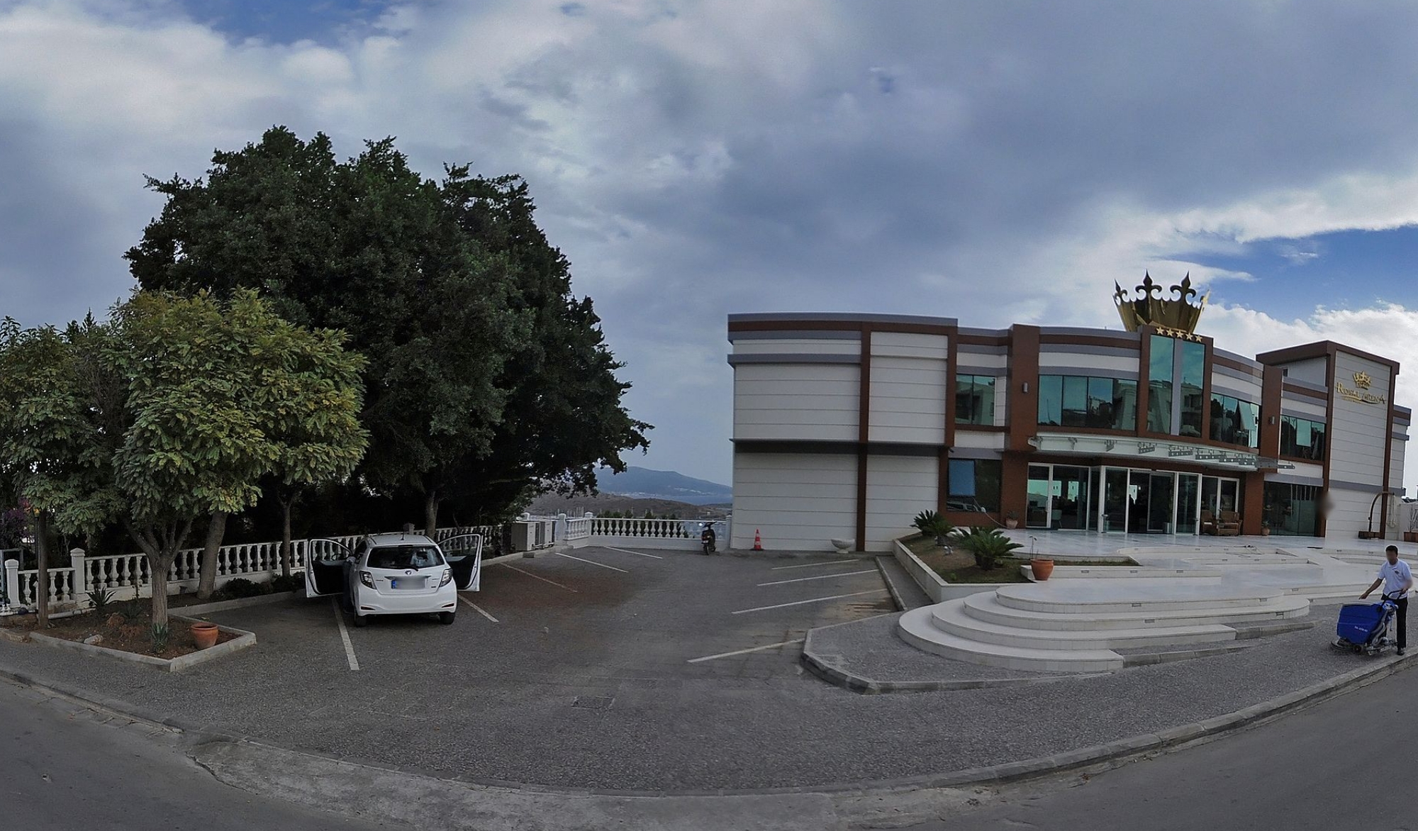 Newport Hotel 4*