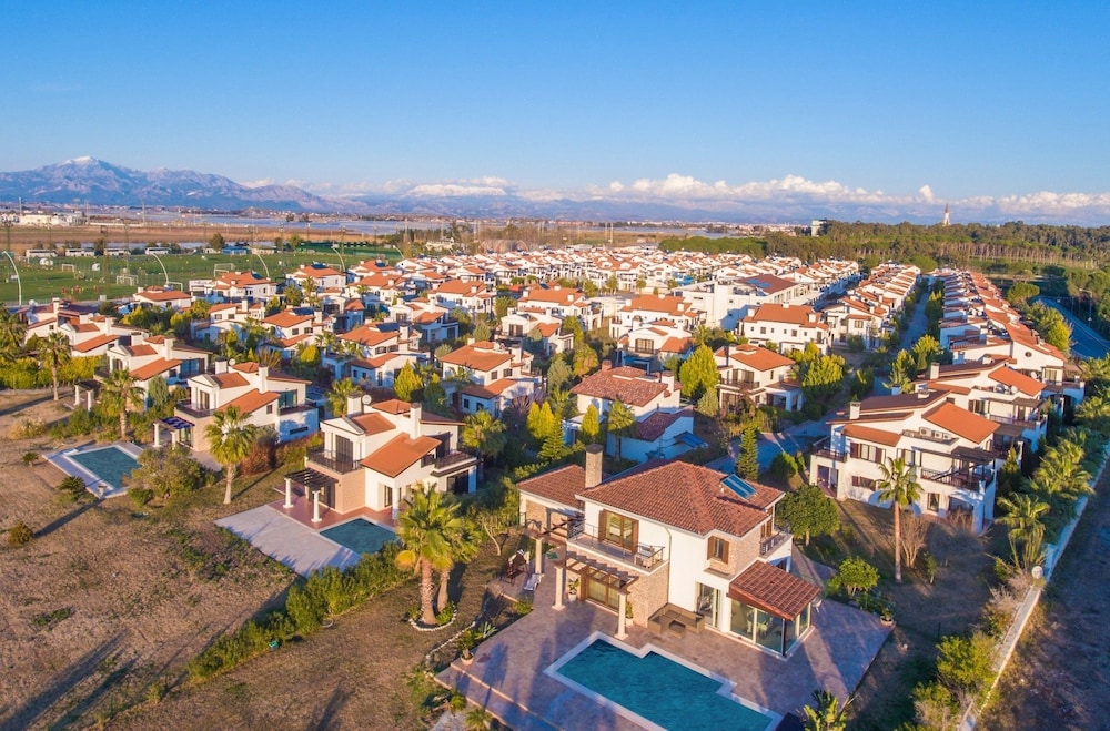 Larissa River Resort 5*