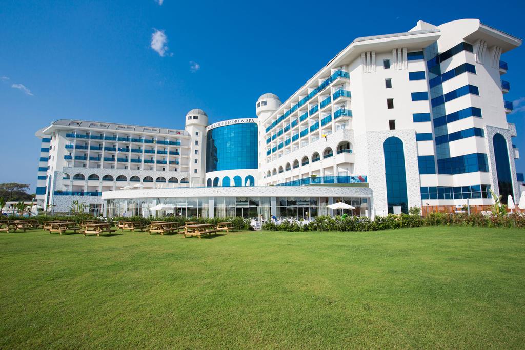 Water Side Resort & Spa 5*