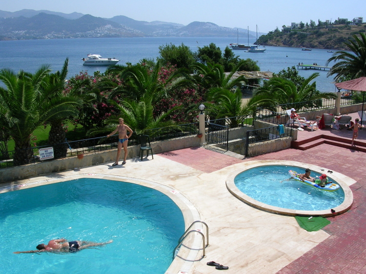 Farmess Beach  3*