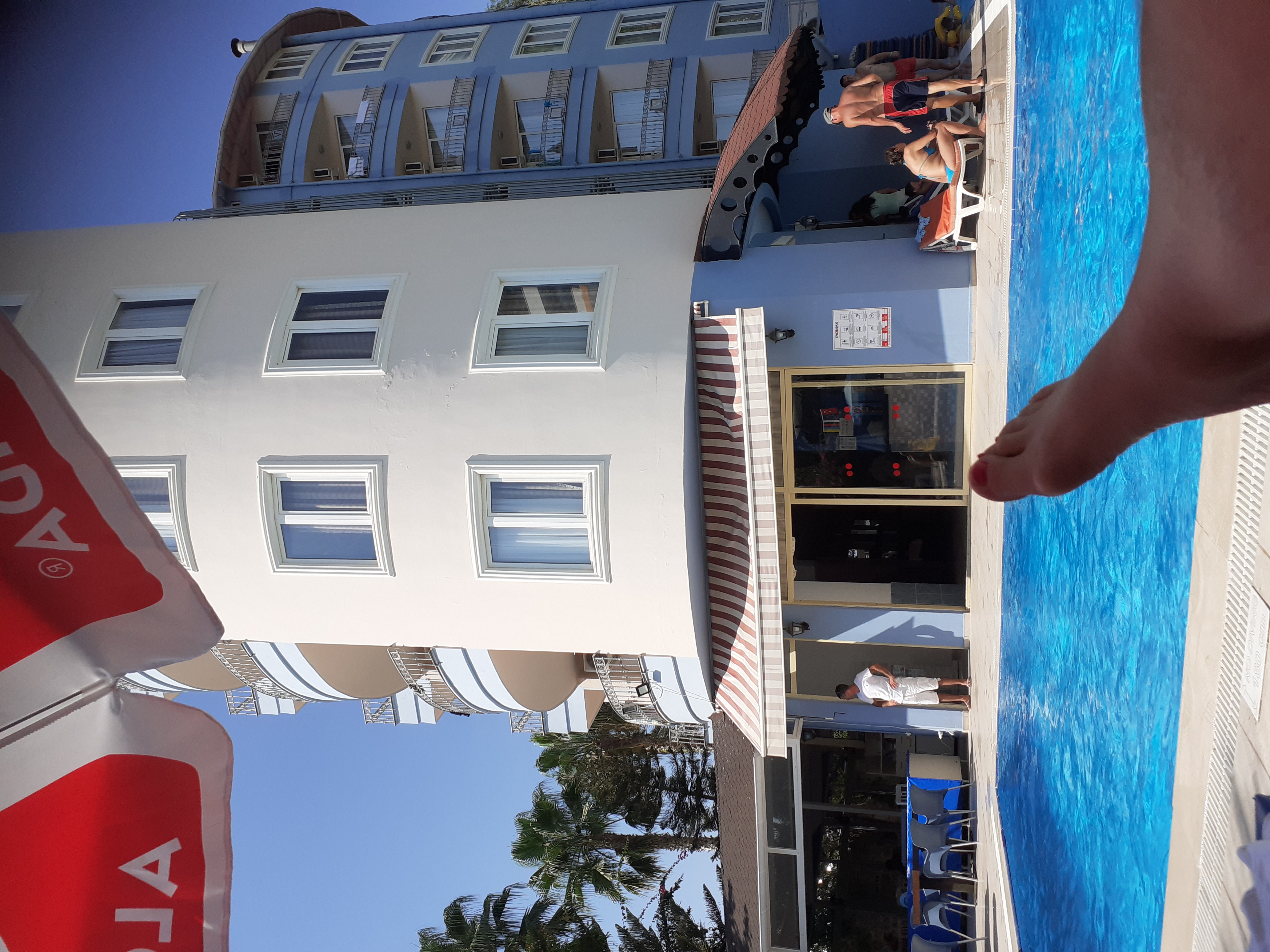 Holiday R Beach 3*