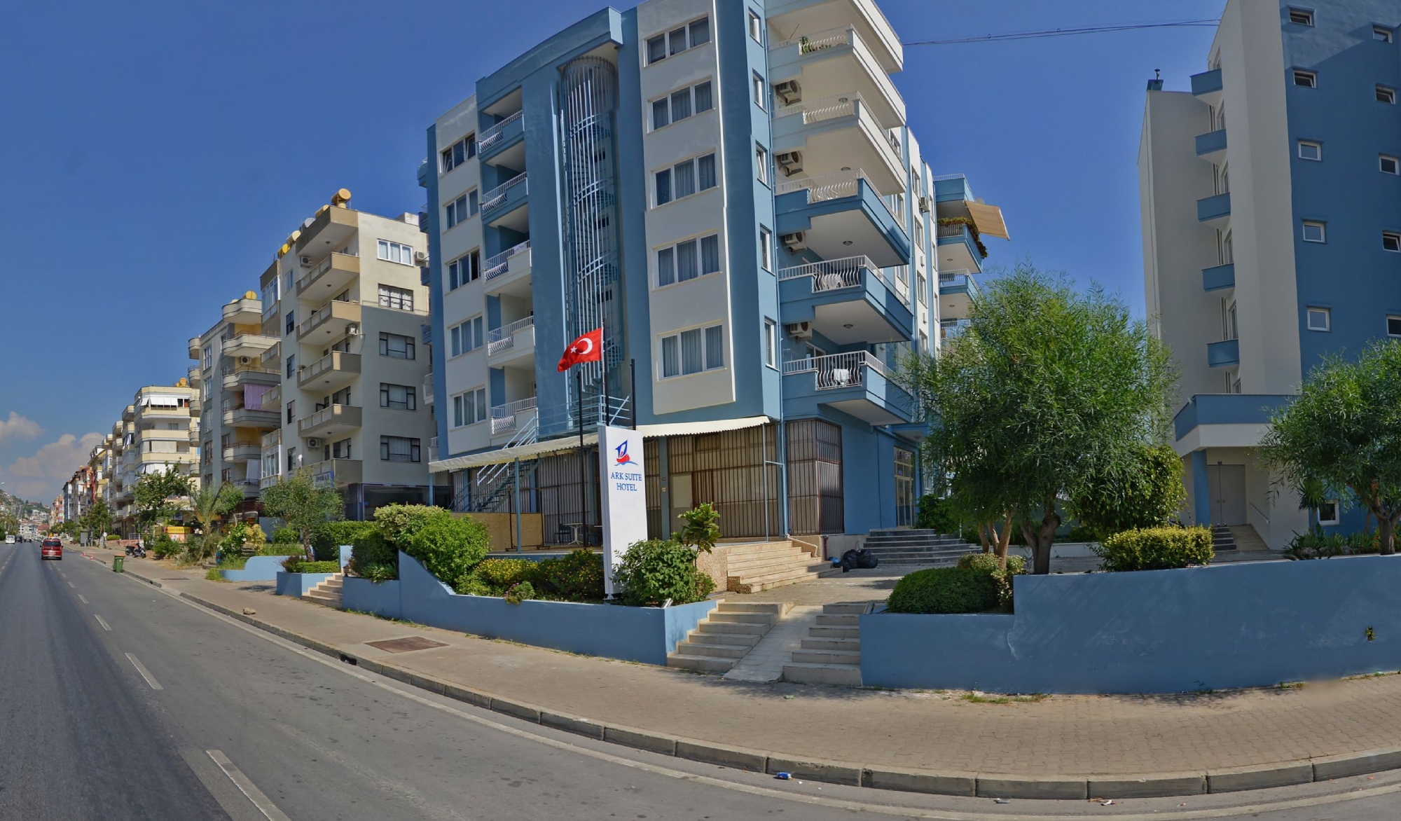 Metro Suite Hotel 3*