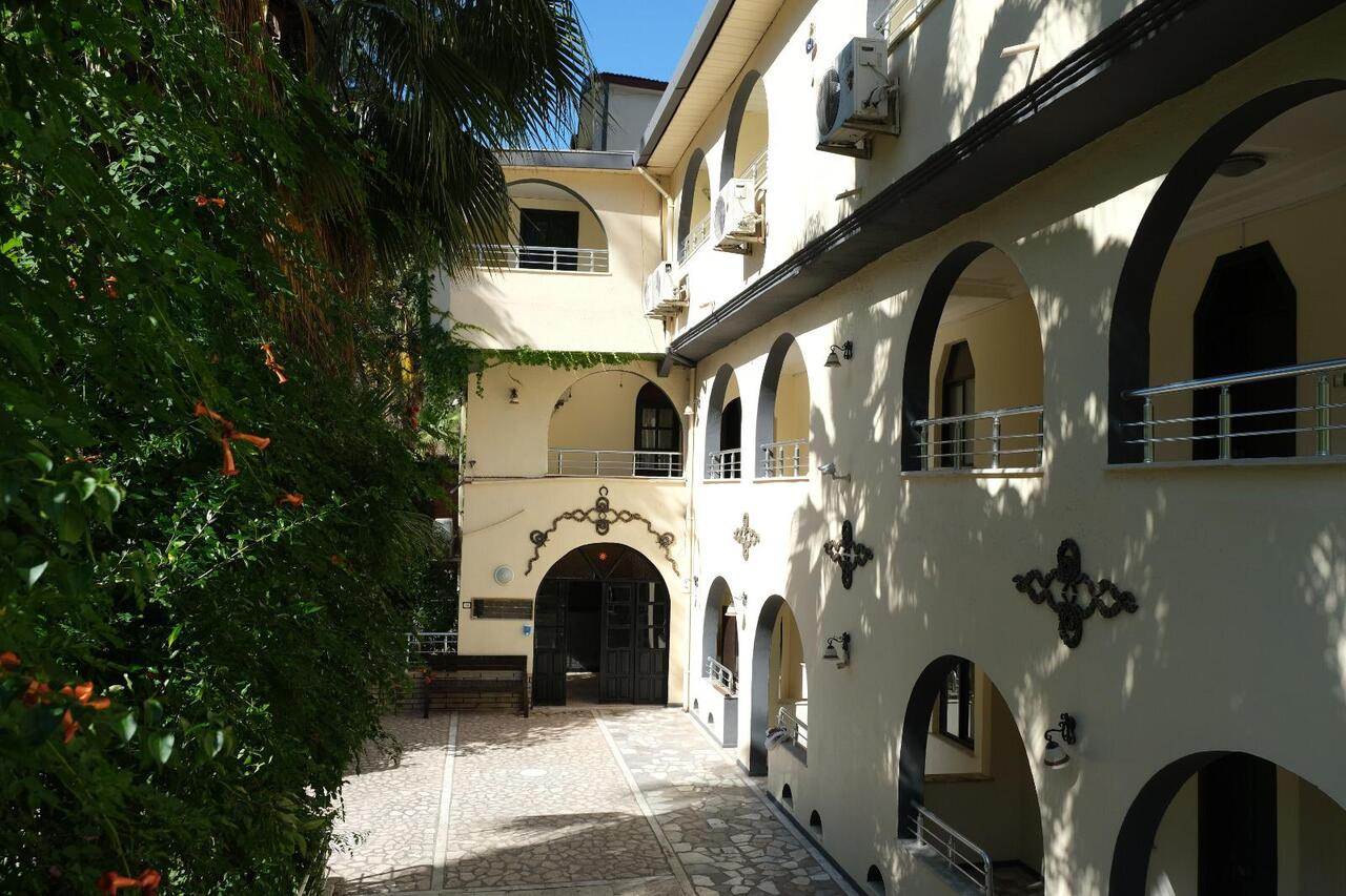Kromer Garden Hotel
