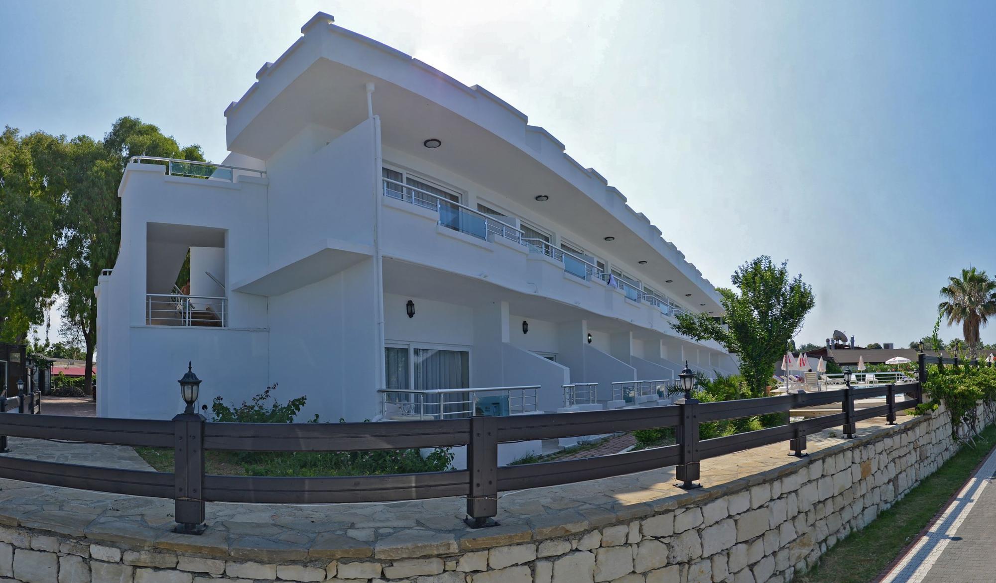 Side Beach Club 3*