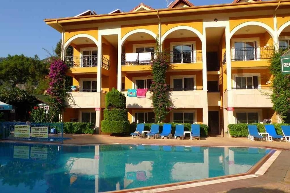 Eden Garden Apartments 3*