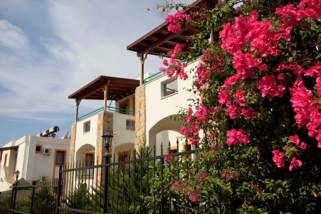 Lemon Tree Apart Hotel 3*