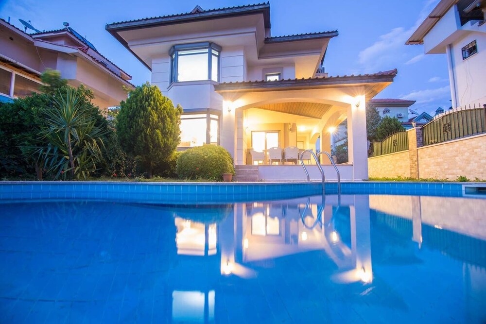 Tolan Apartments, Icmeler 3*