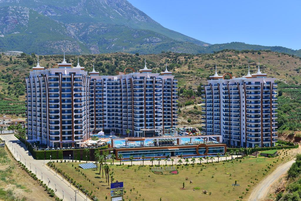 Azura Park Residence 5*