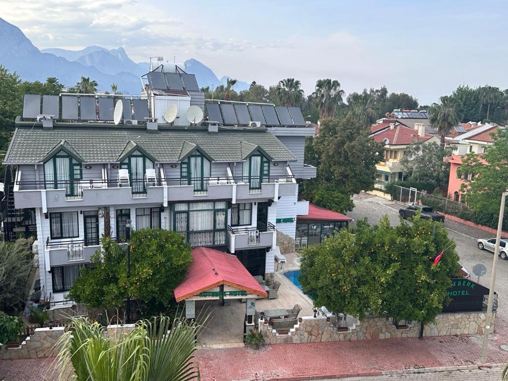 Kutberk Boutiqe, Kemer City Center 3*