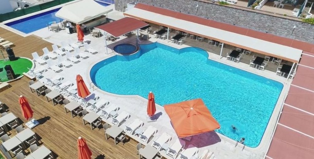 Maira Deluxe Resort Hotel
