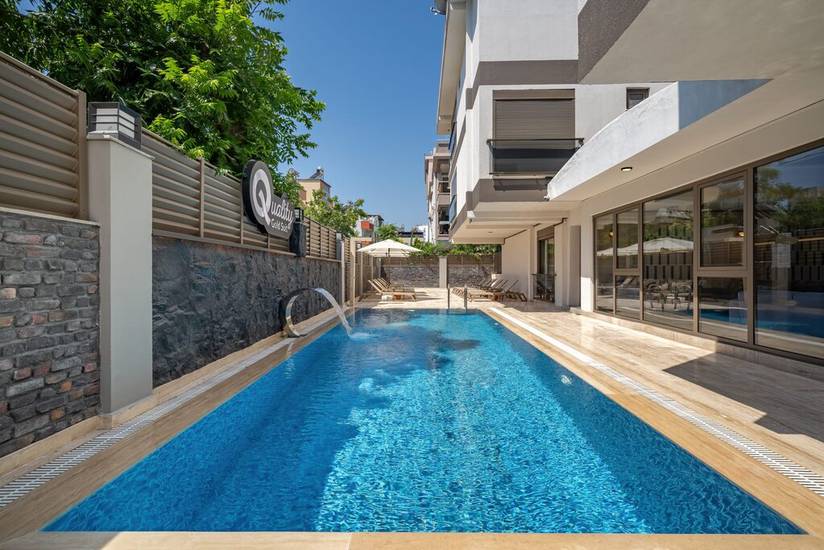 Quality Gold Suite Hotel 3*