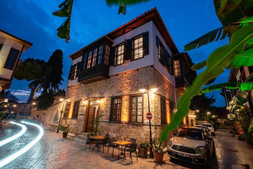 Cedrus Hotel 3*