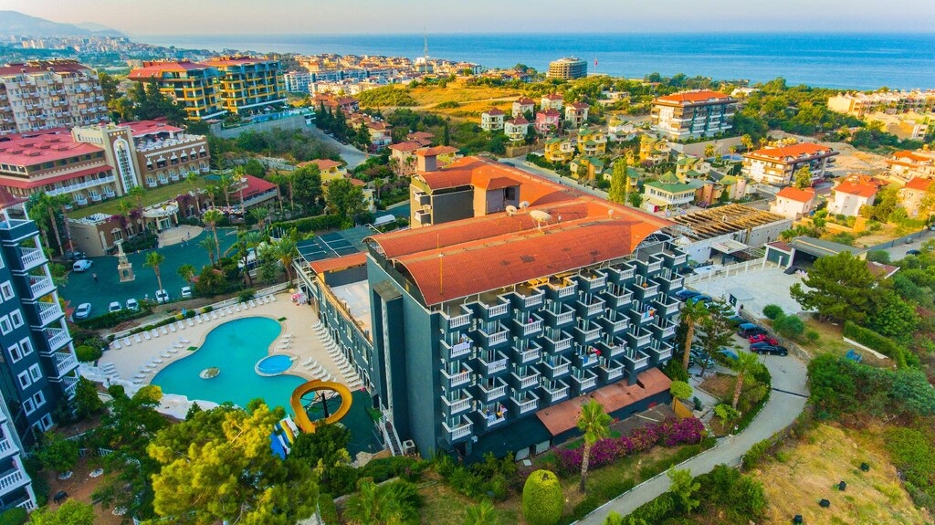Larina Family Resort & Spa Hotel 4*